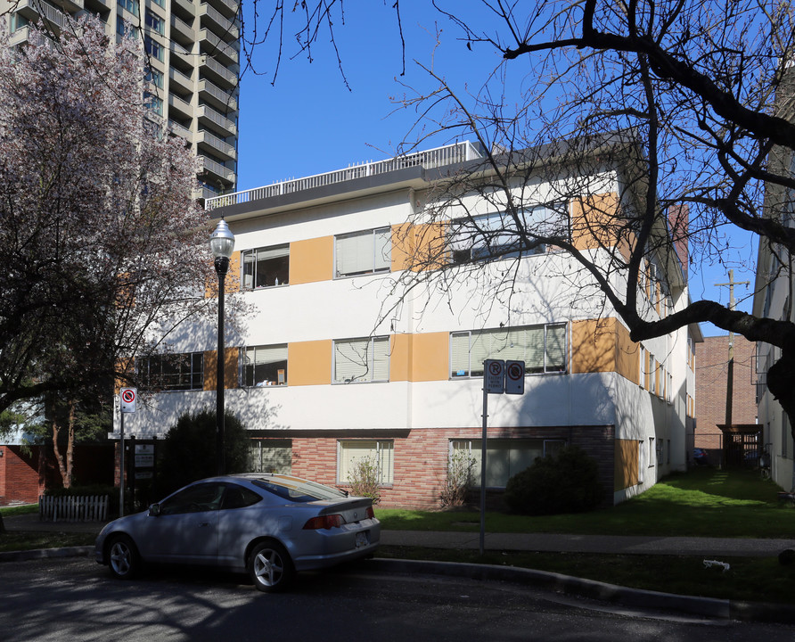 Palomar Apartments in Vancouver, BC - Building Photo