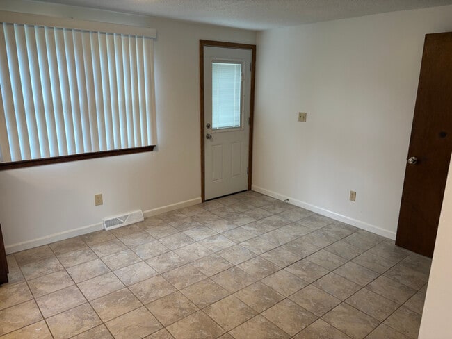 1289 E and West Rd in Buffalo, NY - Building Photo - Building Photo