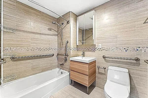 42-32 147th St in Queens, NY - Building Photo - Building Photo