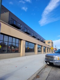 Kenosha Uptown Lofts in Kenosha, WI - Foto de edificio - Building Photo