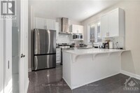 3072 Travertine Way in Ottawa, ON - Building Photo - Building Photo