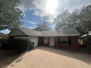 403 E R Ellis Ave in Rockwall, TX - Building Photo - Building Photo