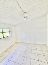 301 Palm Way, Unit 304 in Pembroke Pines, FL - Foto de edificio - Building Photo
