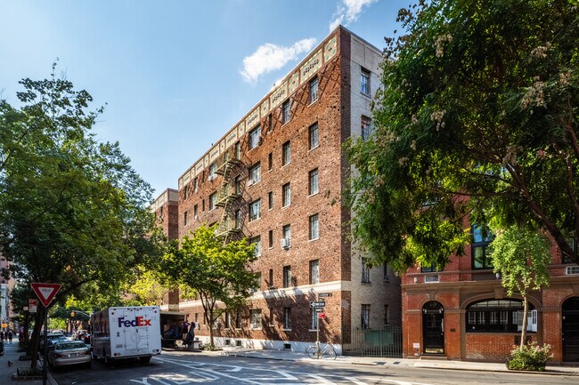 72 Barrow St in New York, NY - Foto de edificio - Building Photo