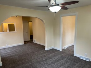 2413 S Norton Ave in Sioux Falls, SD - Building Photo - Building Photo
