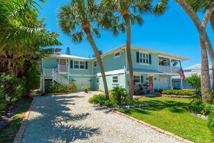 305 57th St in Holmes Beach, FL - Building Photo
