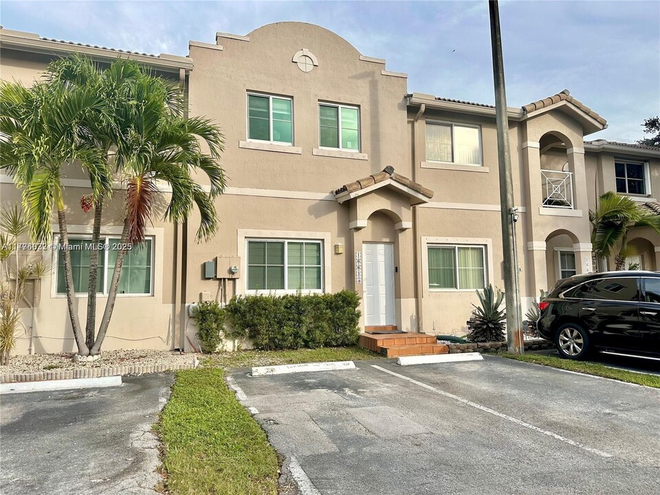 16615 NW 70th Ct in Hialeah, FL - Building Photo