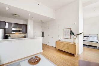 232 PAVONIA Ave in Jersey City, NJ - Building Photo - Building Photo