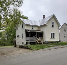 50 Heath St in Oakland, ME - Foto de edificio - Building Photo