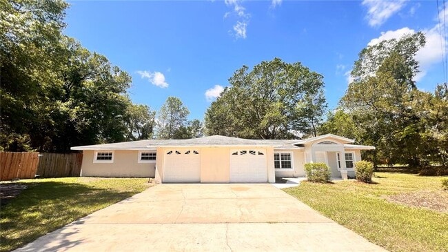 611 Charles Ave in Orange City, FL - Building Photo - Building Photo