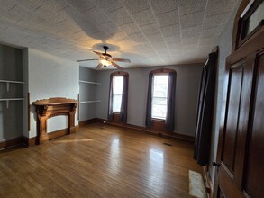 1225 Elm St, Unit Downstairs Unit in Quincy, IL - Building Photo - Building Photo