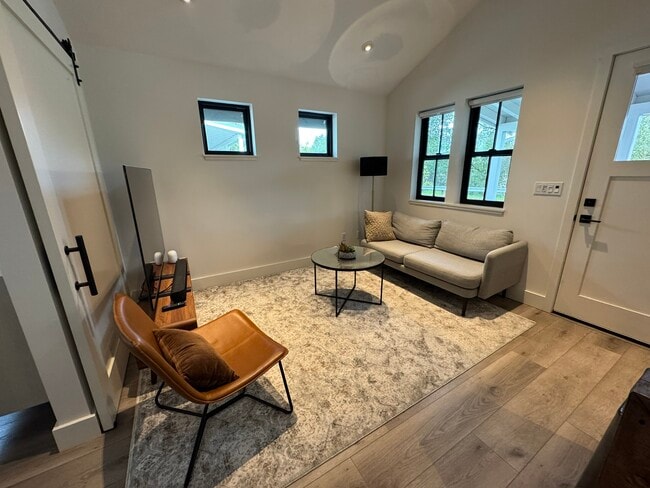 125 Kennedy Ln in Healdsburg, CA - Building Photo - Building Photo