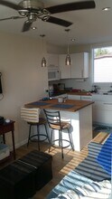 2527 Elm Ave, Unit E in Long Beach, CA - Foto de edificio - Building Photo