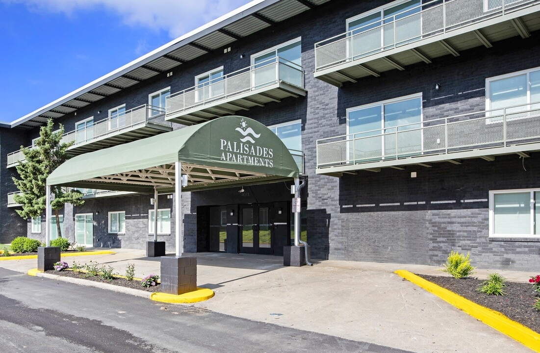 Palisades Apartments in Kansas City, MO - Building Photo