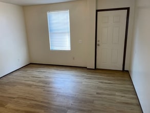 1001 Grant Ave in Decatur, AR - Foto de edificio - Building Photo