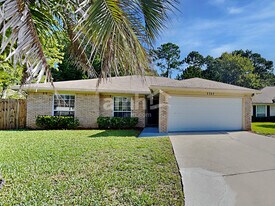 7757 MacDougall Dr in Jacksonville, FL - Building Photo