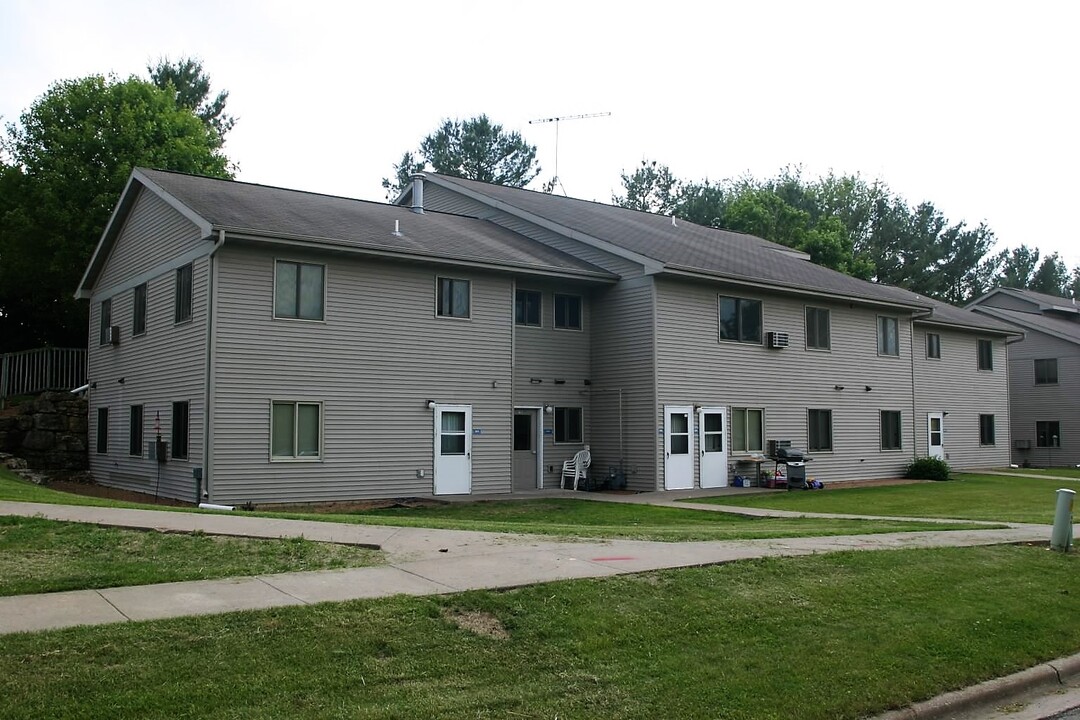 Parview Apartments in Platteville, WI - Building Photo