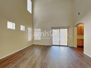 6612 W Shaw Butte Dr in Glendale, AZ - Foto de edificio - Building Photo