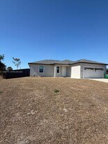 3125 Kanek Cir in La Belle, FL - Building Photo