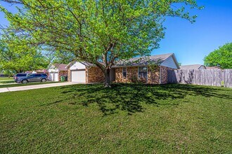 1202 Dorchester Ct in Yukon, OK - Building Photo - Building Photo