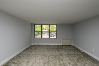 Dupont Towers in Philadelphia, PA - Foto de edificio - Interior Photo