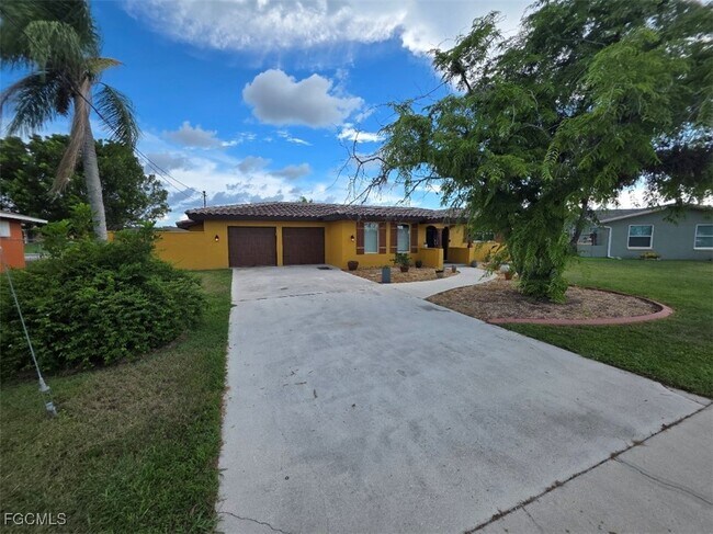 1002 NE 3rd St in Cape Coral, FL - Building Photo - Building Photo
