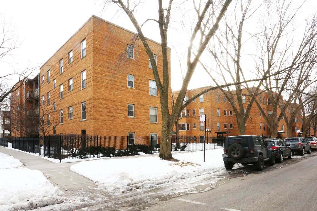 Wolcott Village in Chicago, IL - Building Photo