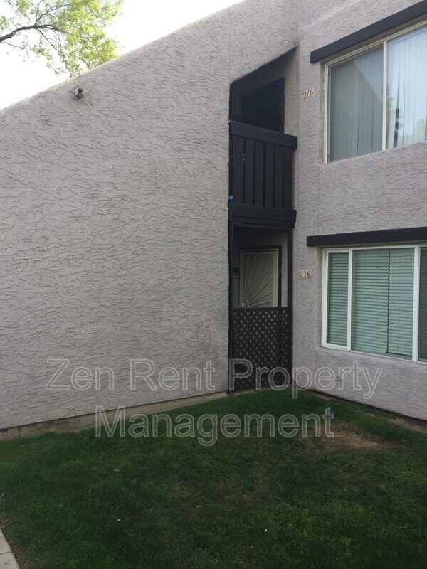 property at 1927 E Hampton Ave