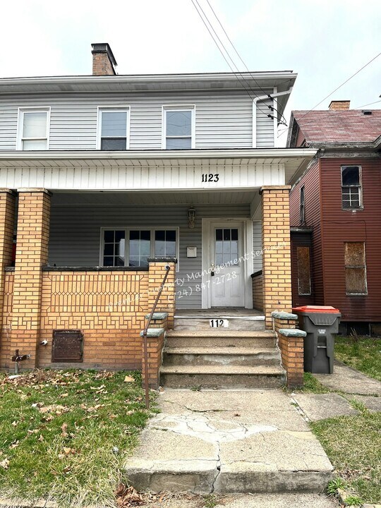 1123 6th Ave in Beaver Falls, PA - Building Photo