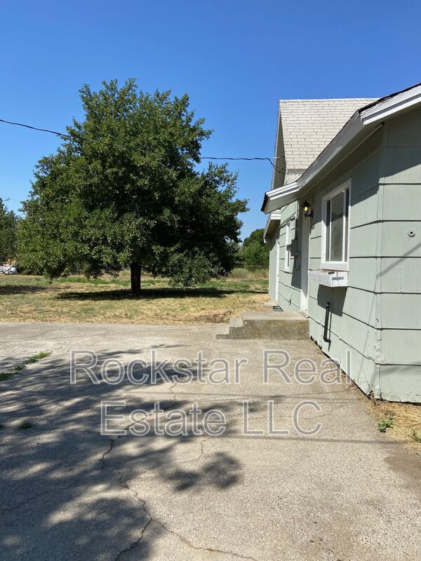 4207 E Hartson Ave in Spokane, WA - Building Photo - Building Photo