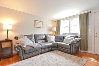 8 Regency Dr in Holliston, MA - Building Photo - Building Photo