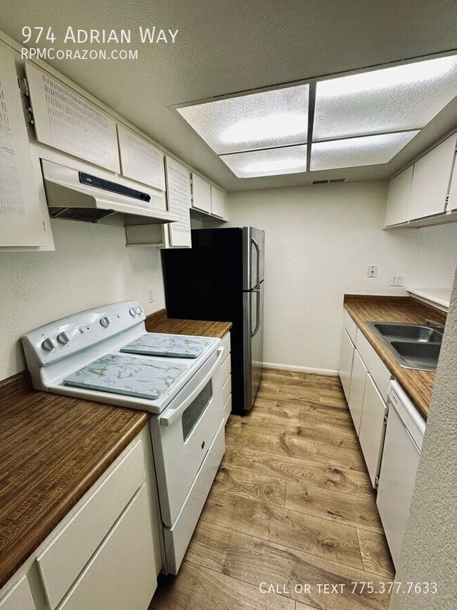 974 Adrian Way in Sparks, NV - Building Photo - Building Photo