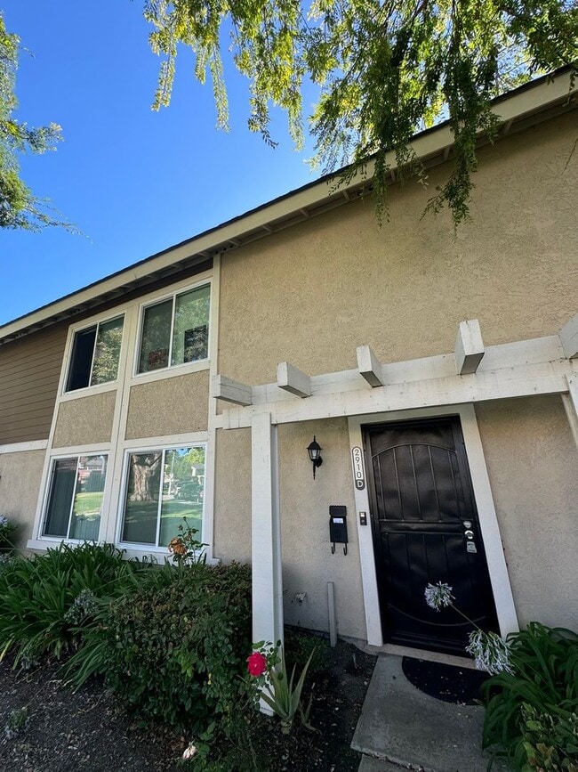 property at 2910 S Sycamore St