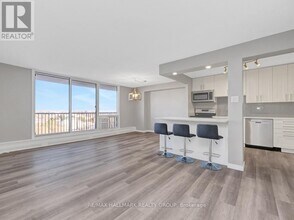 665 Bathgate Dr in Ottawa, ON - Building Photo - Building Photo