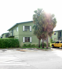 2500 NW 8th Pl in Fort Lauderdale, FL - Building Photo - Building Photo