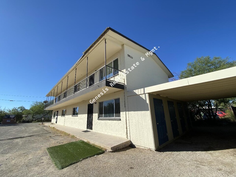 5820 E 26th St in Tucson, AZ - Building Photo