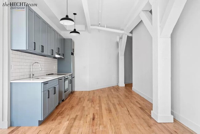 239 Banker St in Brooklyn, NY - Foto de edificio - Building Photo