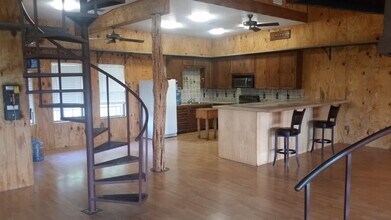 727 Indian Mound Rd in Spicewood, TX - Building Photo - Building Photo