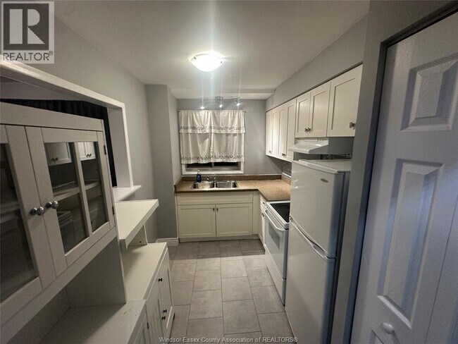 2490 Rivard Ave in Windsor, ON - Building Photo - Building Photo