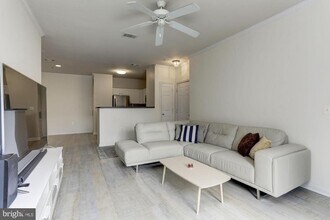 5105 Travis Edward Way in Centreville, VA - Building Photo - Building Photo