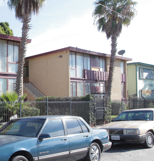 10214 S Dixon Ave in Inglewood, CA - Building Photo - Building Photo