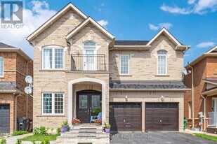 17 Atira Ave in Brampton, ON - Building Photo