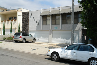 524 E Cedar Ave in Burbank, CA - Building Photo - Building Photo