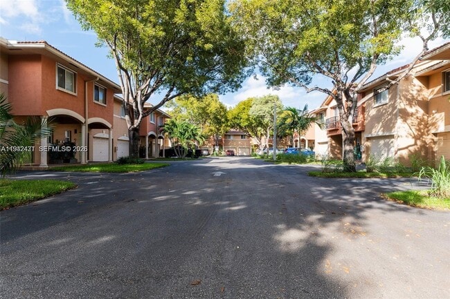 59 SE 3rd Ave in Hallandale Beach, FL - Building Photo - Building Photo