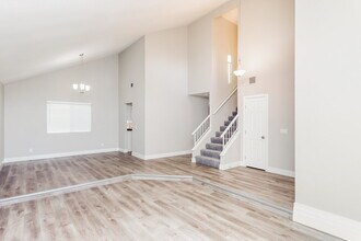 333 Santa Monica Dr in Henderson, NV - Building Photo - Building Photo