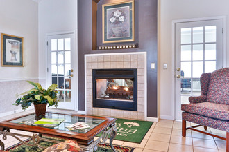 Phillips Landing Apartment Homes in Statesville, NC - Foto de edificio - Lobby