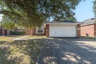 32015 Sue Ln in Pinehurst, TX - Building Photo