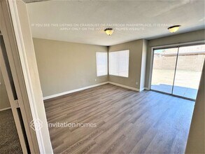 8526 W Cambridge Ave in Phoenix, AZ - Foto de edificio - Building Photo