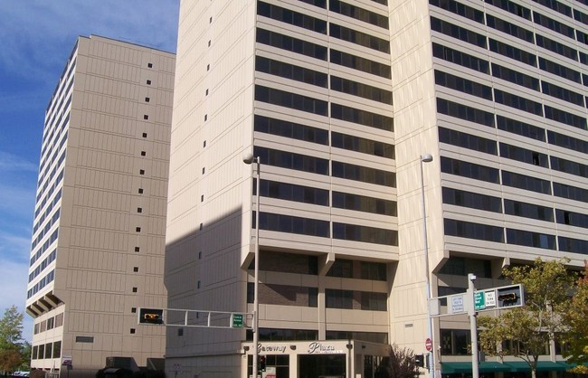 Gateway Plaza in Cincinnati, OH - Foto de edificio - Building Photo