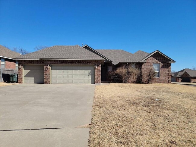 756 Tuscany Way in Edmond, OK - Building Photo - Building Photo